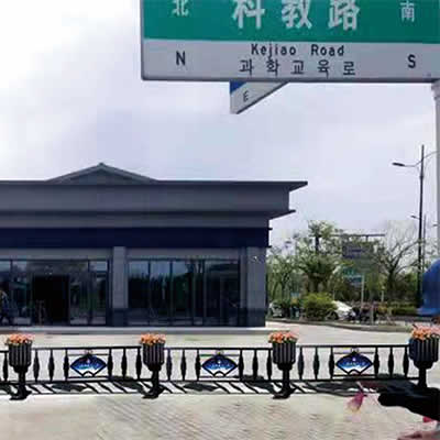 道路景觀護欄=不銹鋼花箱護欄02.jpg